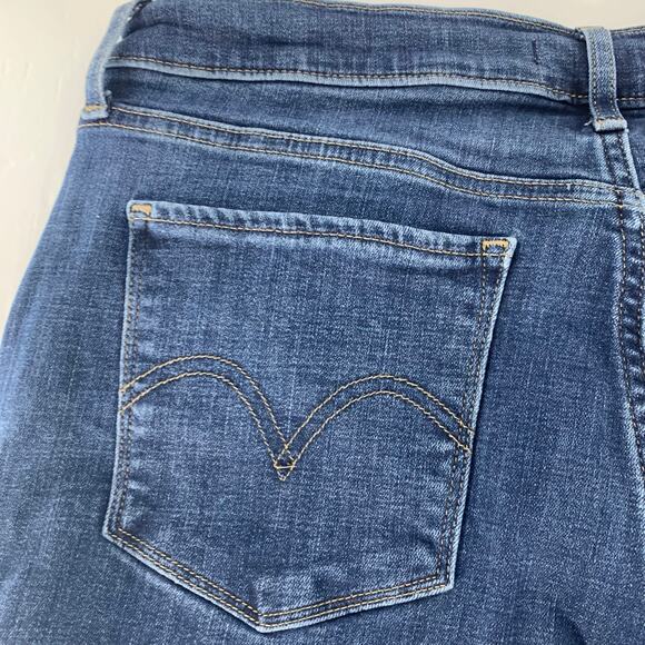 Levi's Women's Classic Straight Leg Jeans Size 12M - Picture 11 of 16